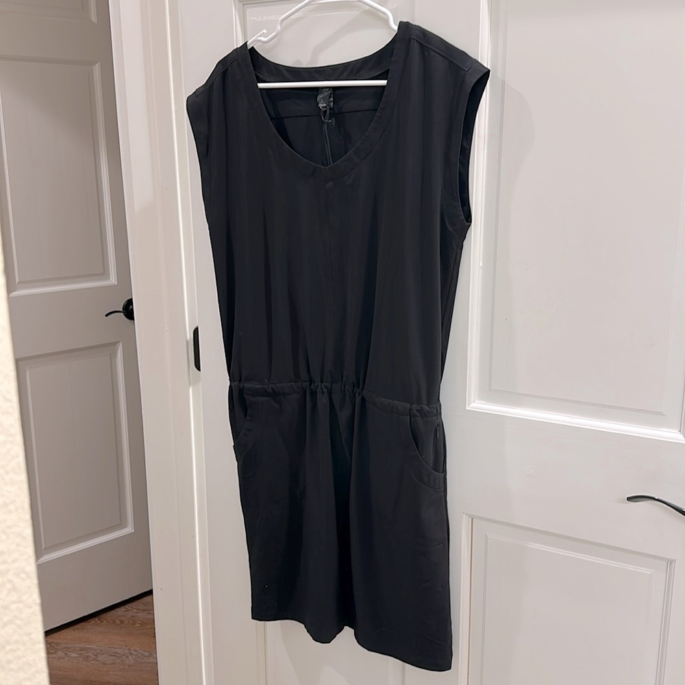Prana women’s size M little black dress Norma  EUC w/ pockets Stretchy quickdry